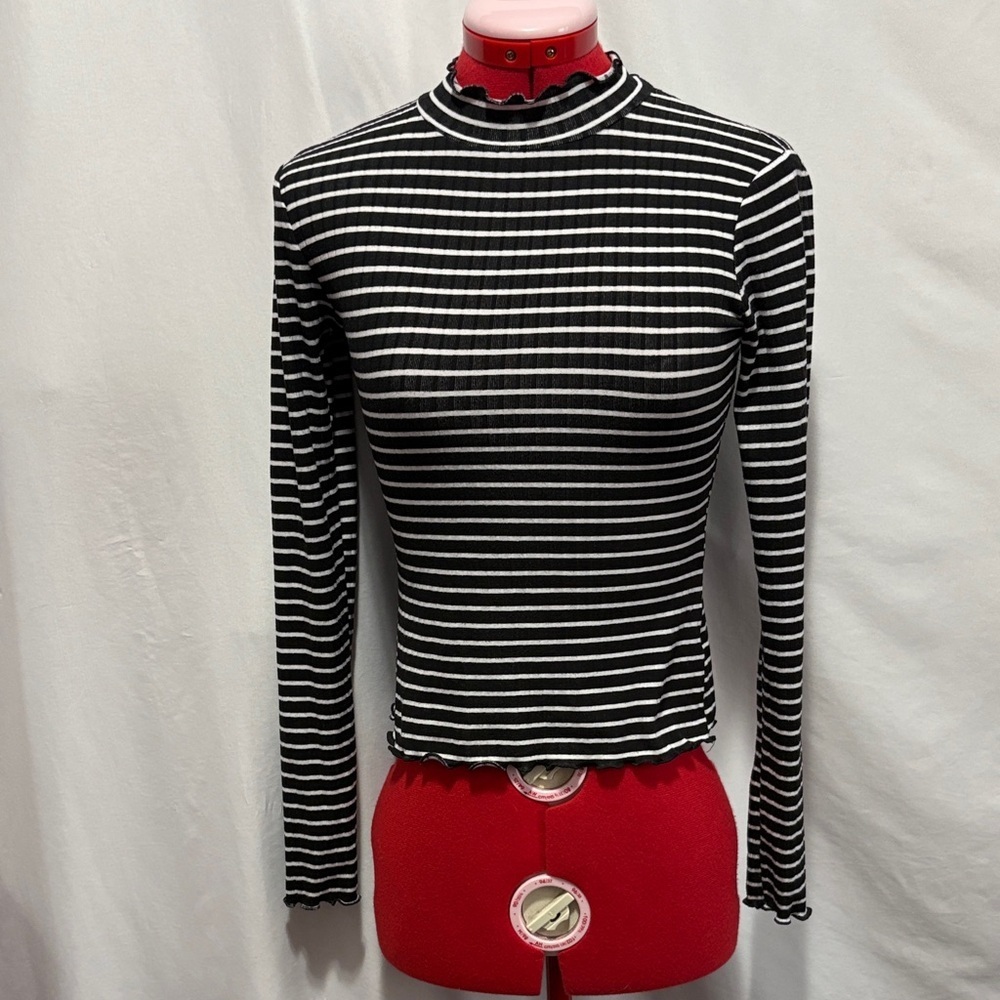 Ardene Monochrome Striped Long Sleeve Top SM355